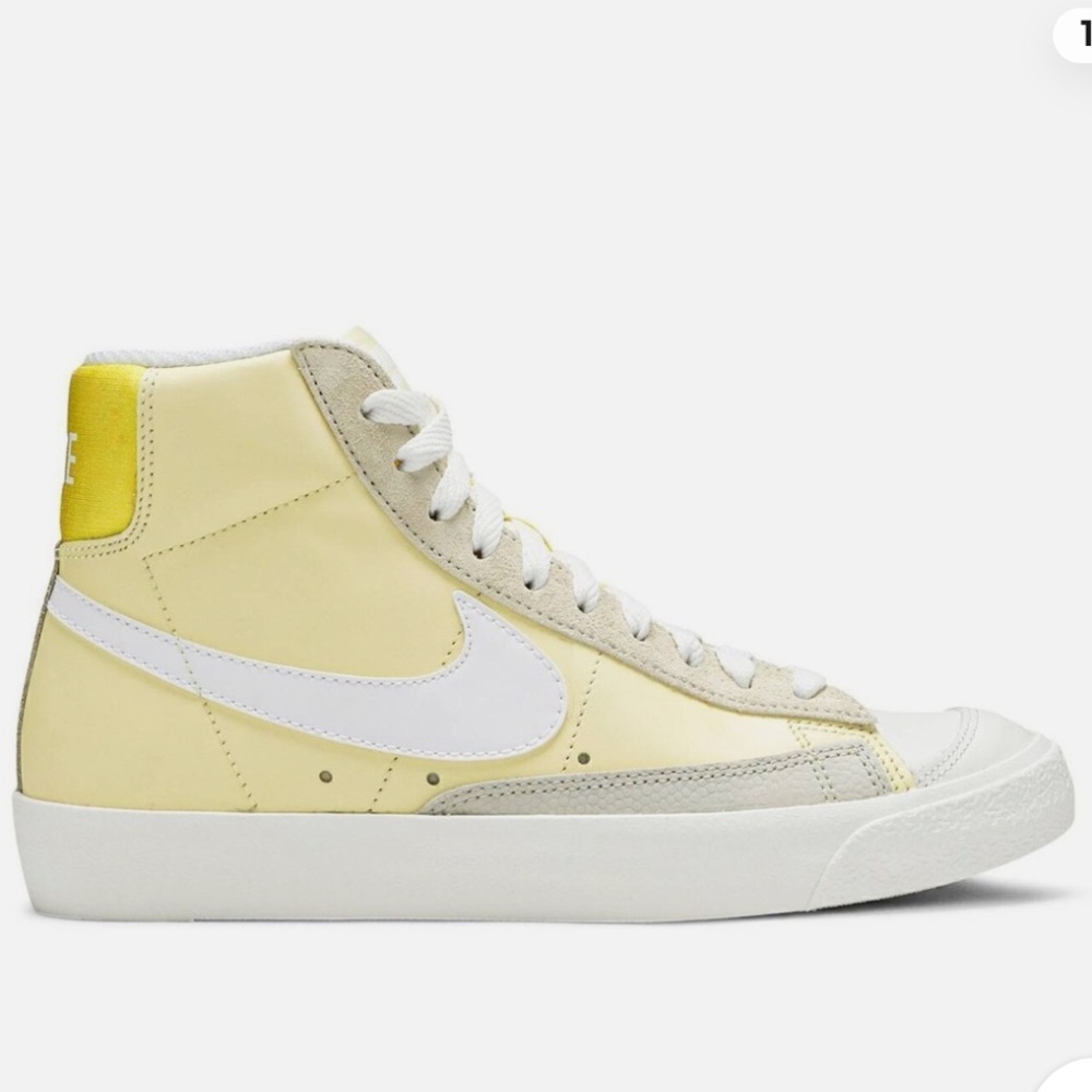 Nike Blazer Mid '77 Yellow and White High-Tops